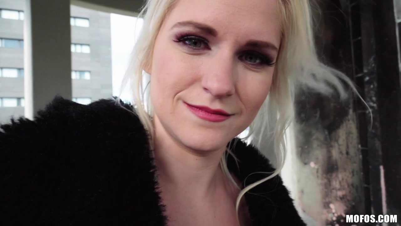 Rossella Visconti in Italian Blonde Loves Public Sex - PublicPickups