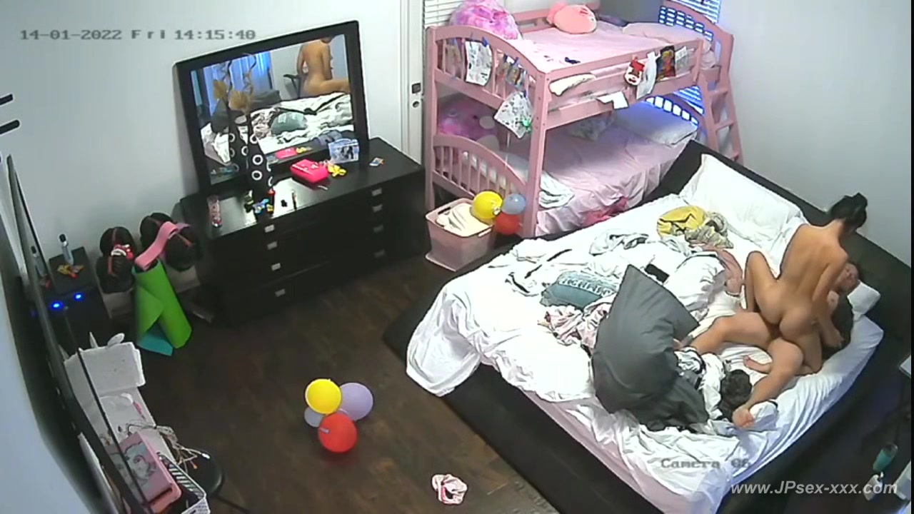 Hackers use the camera to remote monitoring of a lover's home life.599