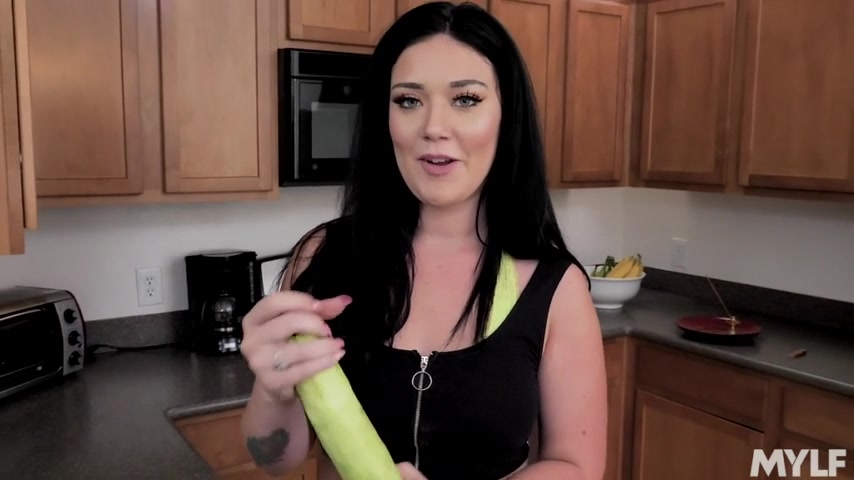 Kitchen Clit Rubbing - MYLF