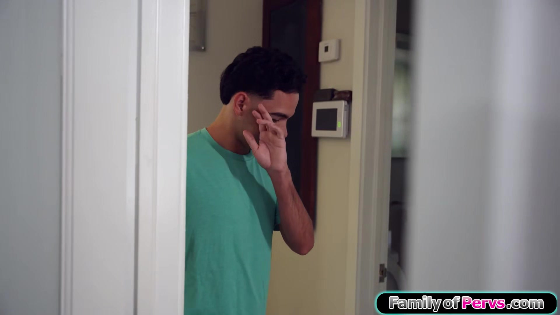Fuck I got so horny that I handcuffed myself without the key