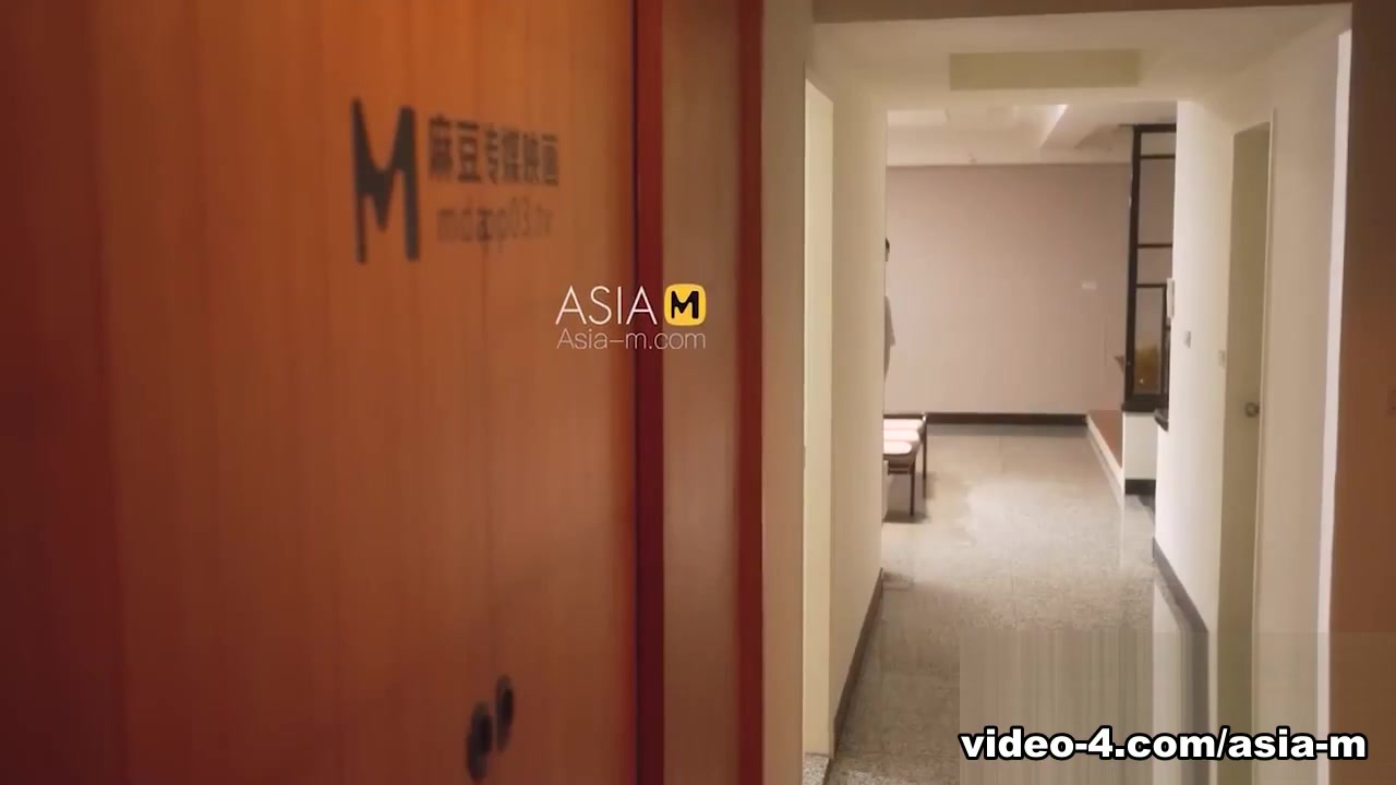 Orgy with the Horny Flight Attendant MD-0231 / 淫欲空姐多人行 MD-0231 - ModelMediaAsia