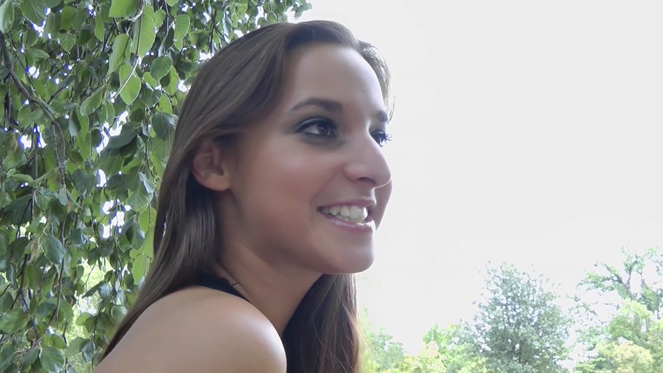 Hot vixen gives bj and humps in a public place