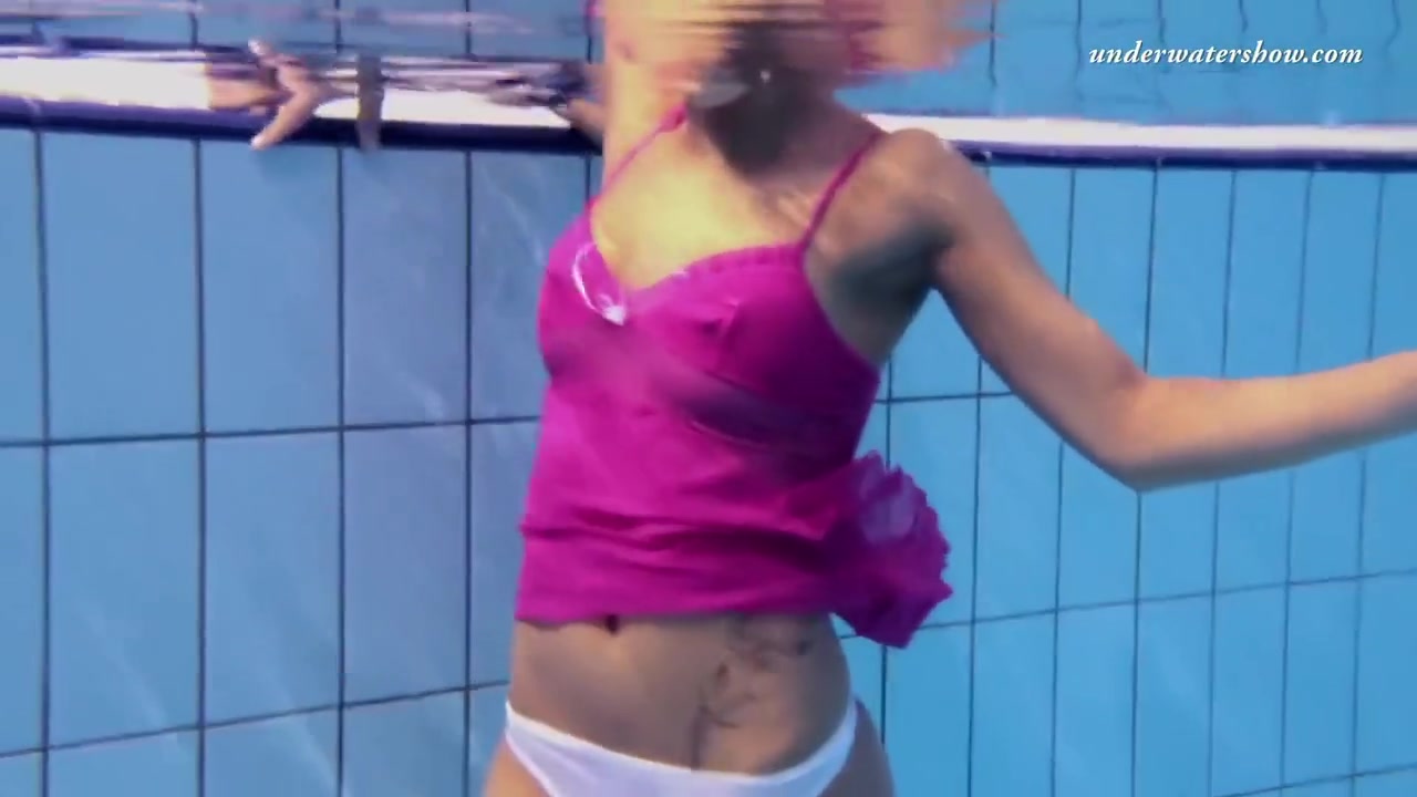 Sexy Zlata Babe Get Horny In The Pool
