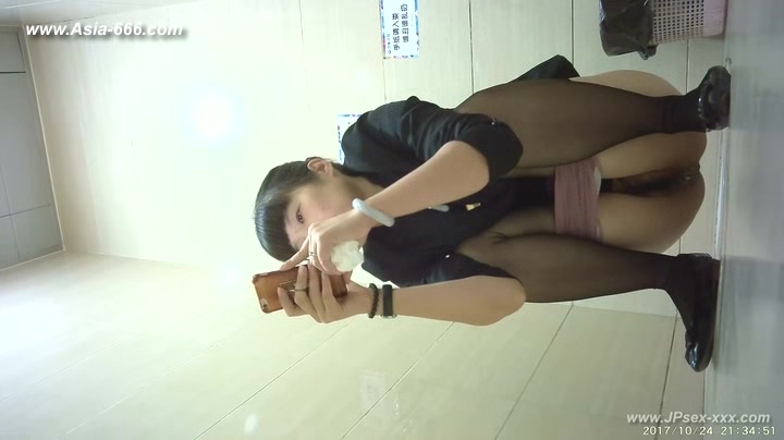 chinese girls go to toilet.152