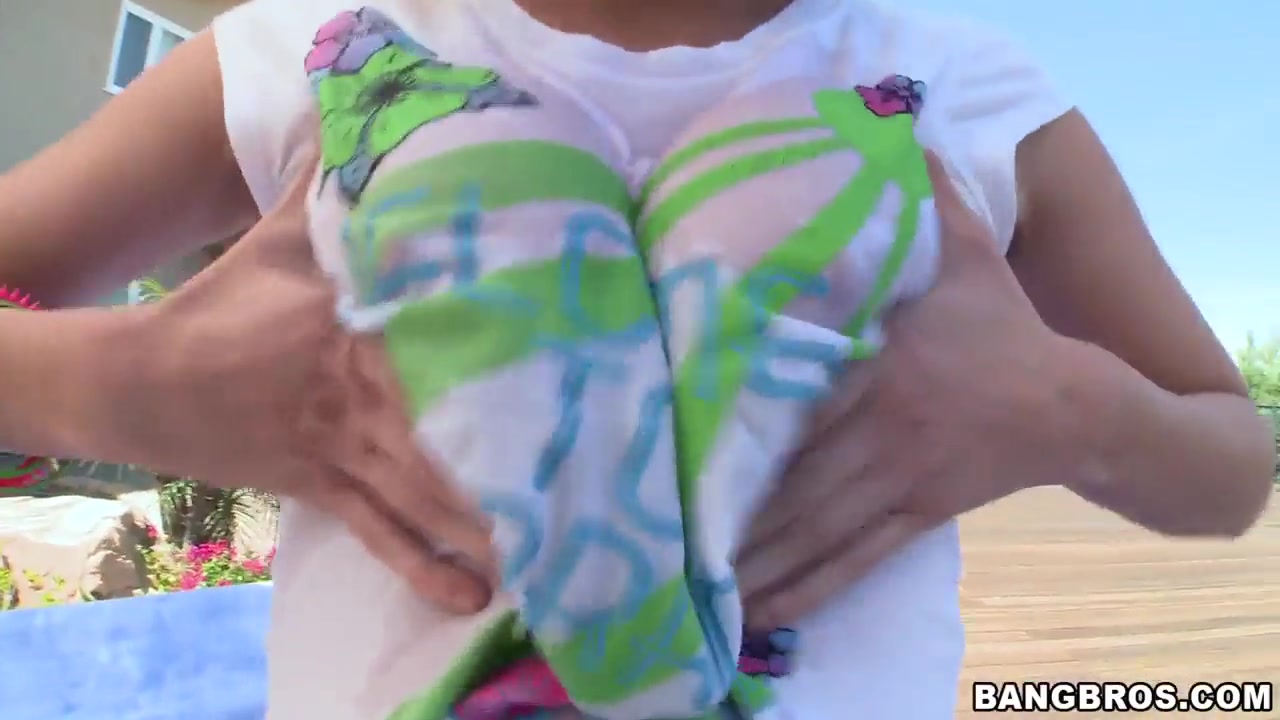 Tiffany Fox takes out her tits and masturbates