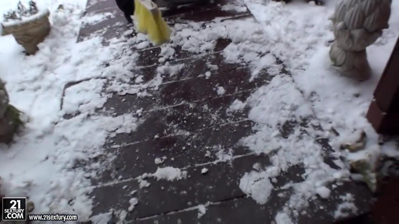 Babe Kathia Nobili gets filmed on snow