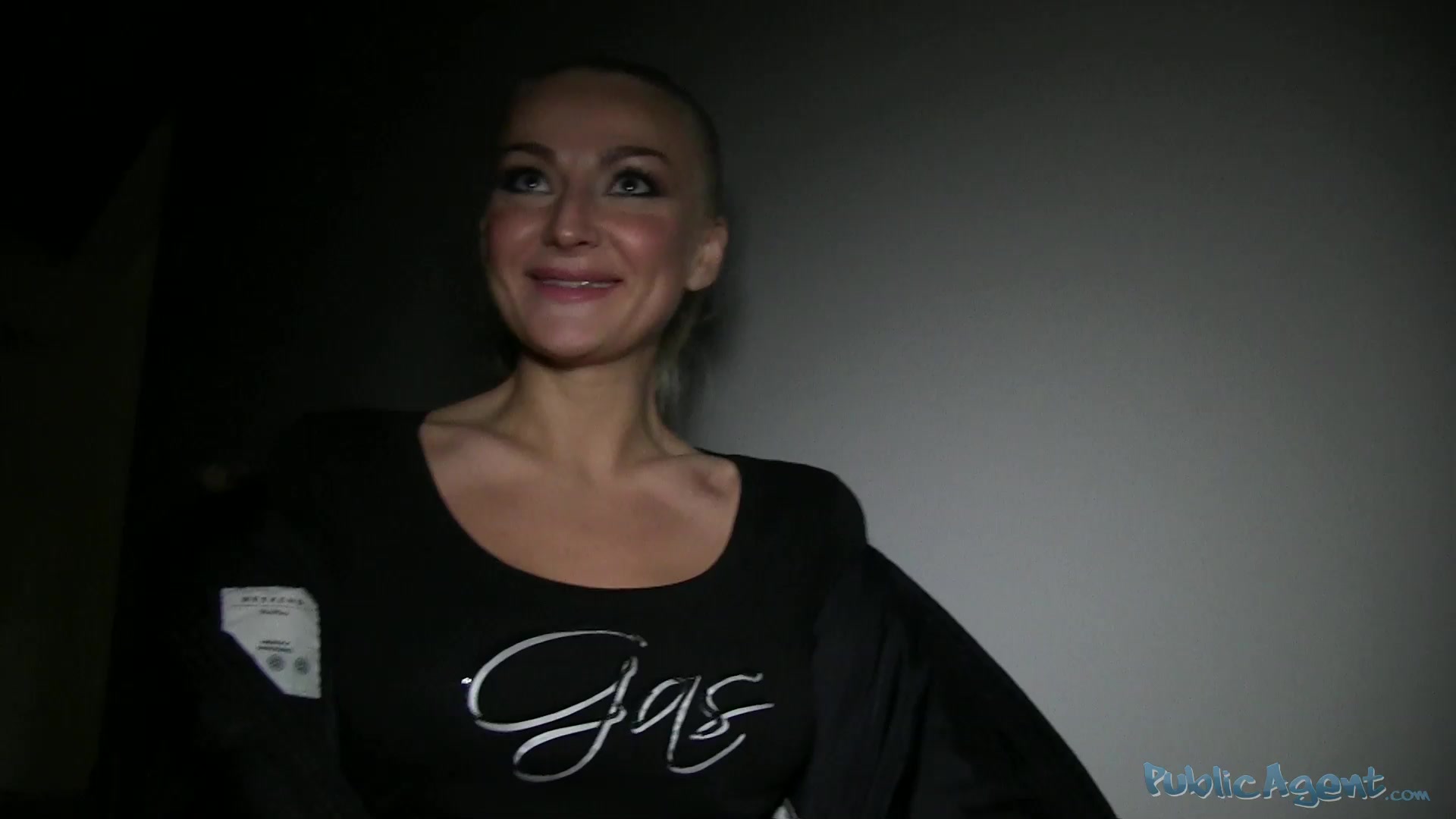 Tattooed blonde showed her amateur beauties in the night