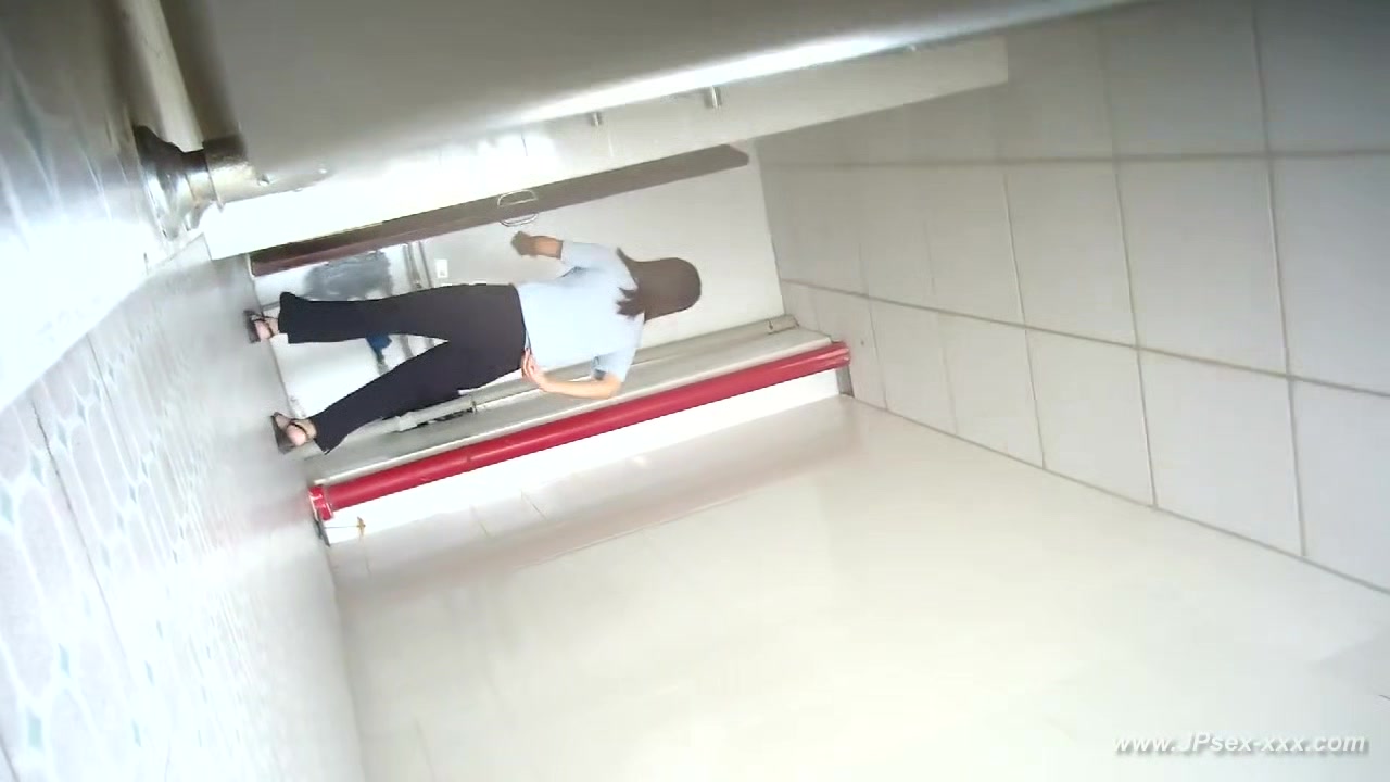 chinese girls go to toilet.308