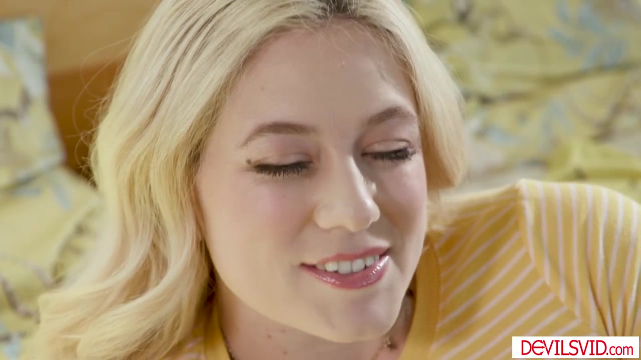 Blonde teen 18+ babysitter seducing boss and giving him blowjob