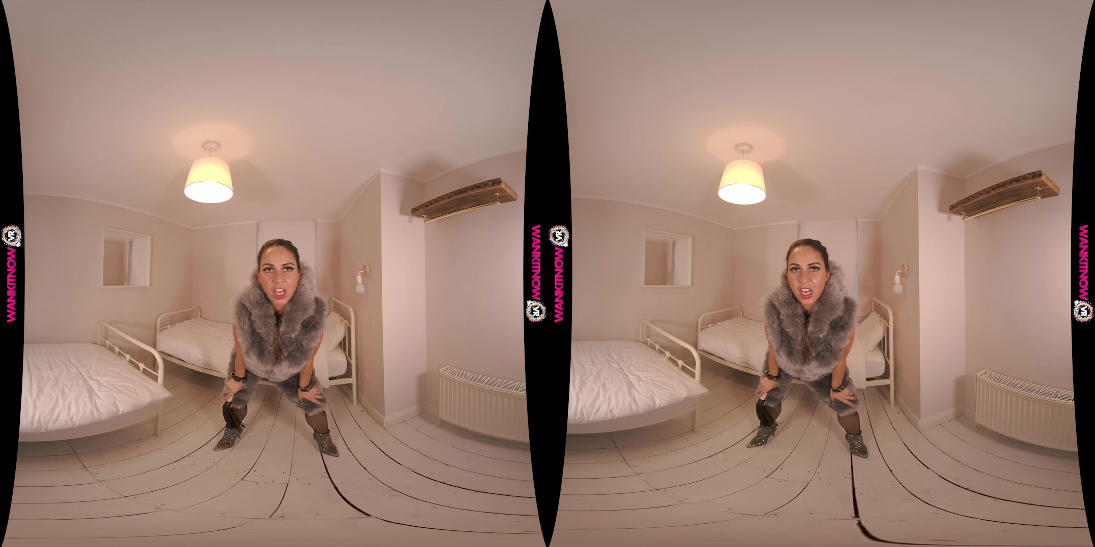 Get Naked featuring Roxxy Lea - WankitNowVR