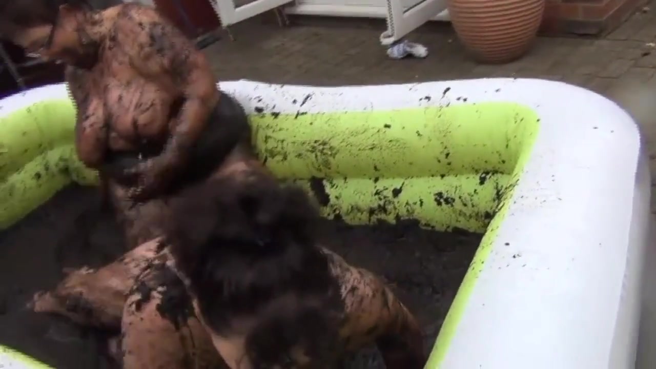 Kim & Honey Mud Wrestling Pt1 - TacAmateurs