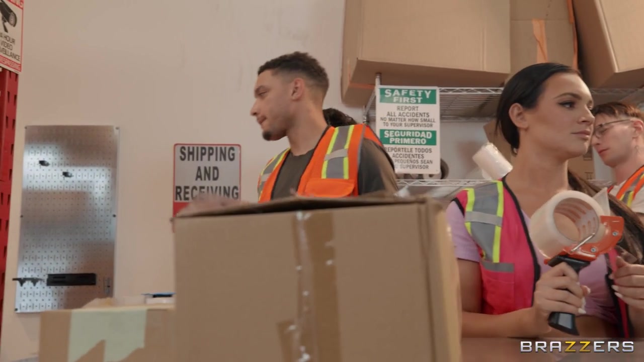 Working Girls Video With Celtic Iron, Air Thugger, Chloe Surreal, Nick Strokes, Mike Avery, Lexi Samplee - Brazzers
