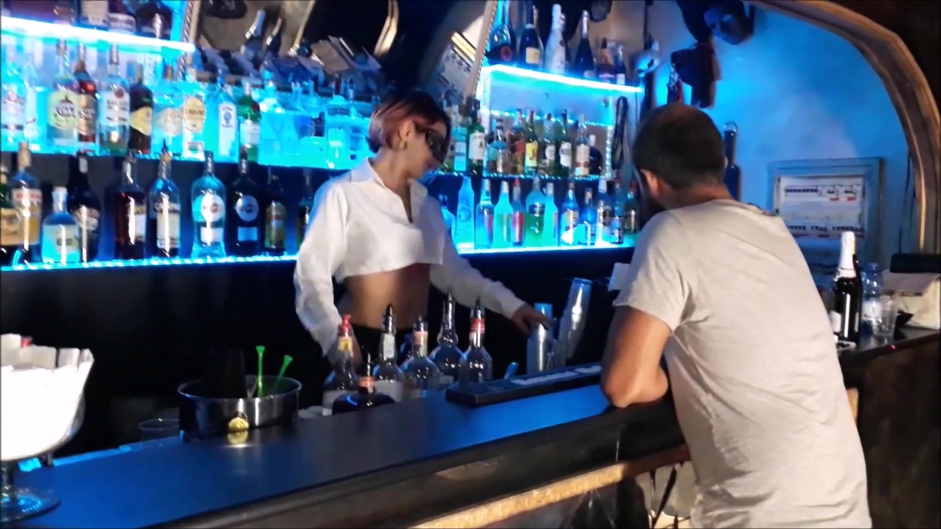 Grossa Sorpresa Al Bar - Sex Movies Featuring Miss Mina Pornostar