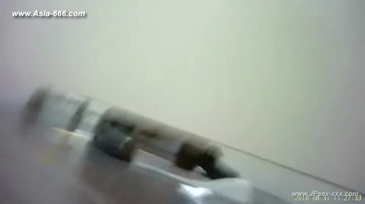 chinese girls go to toilet.143