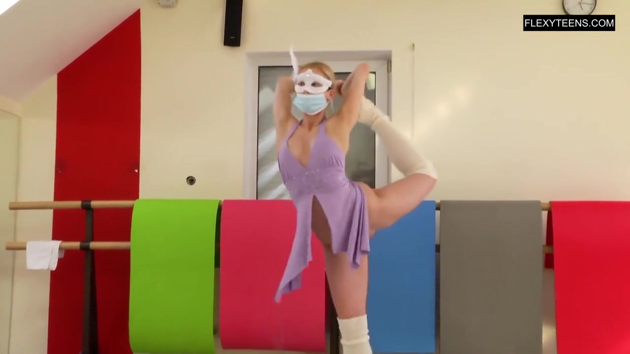 Manya Baletkina Spreads Legs While Wearing Mask