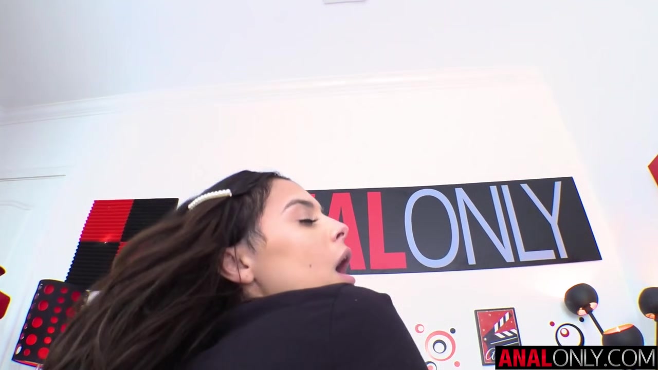 Violet Is A Gaping Goddess