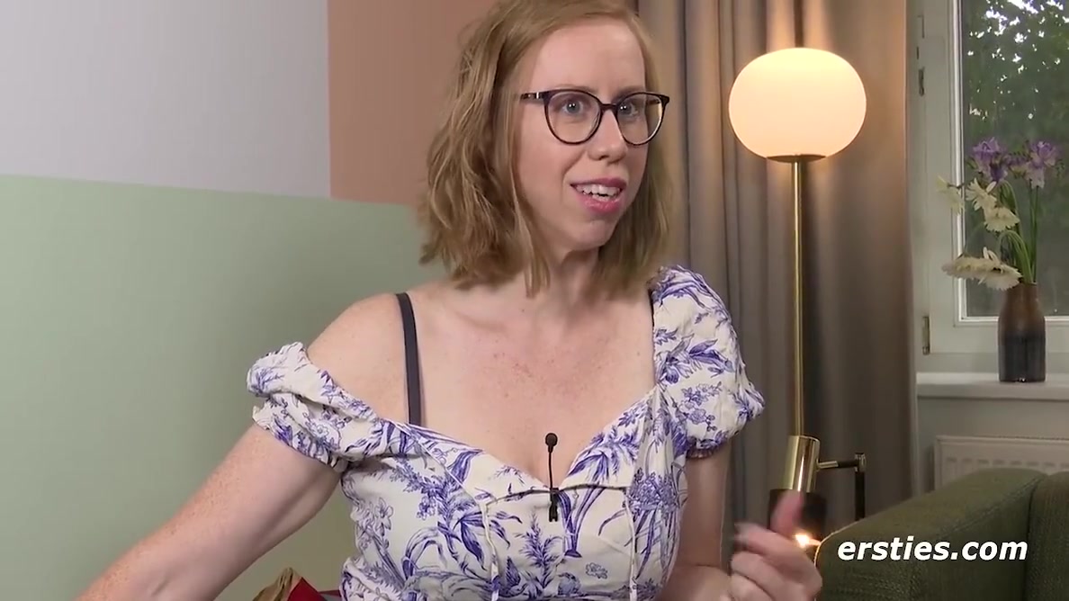 Ramona R Pampers Her Pussy With Double Penetration