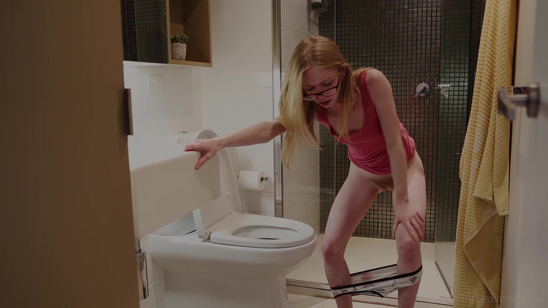 Layla's Pee Desperation 2 - Layla Cherrie - TheLifeErotic
