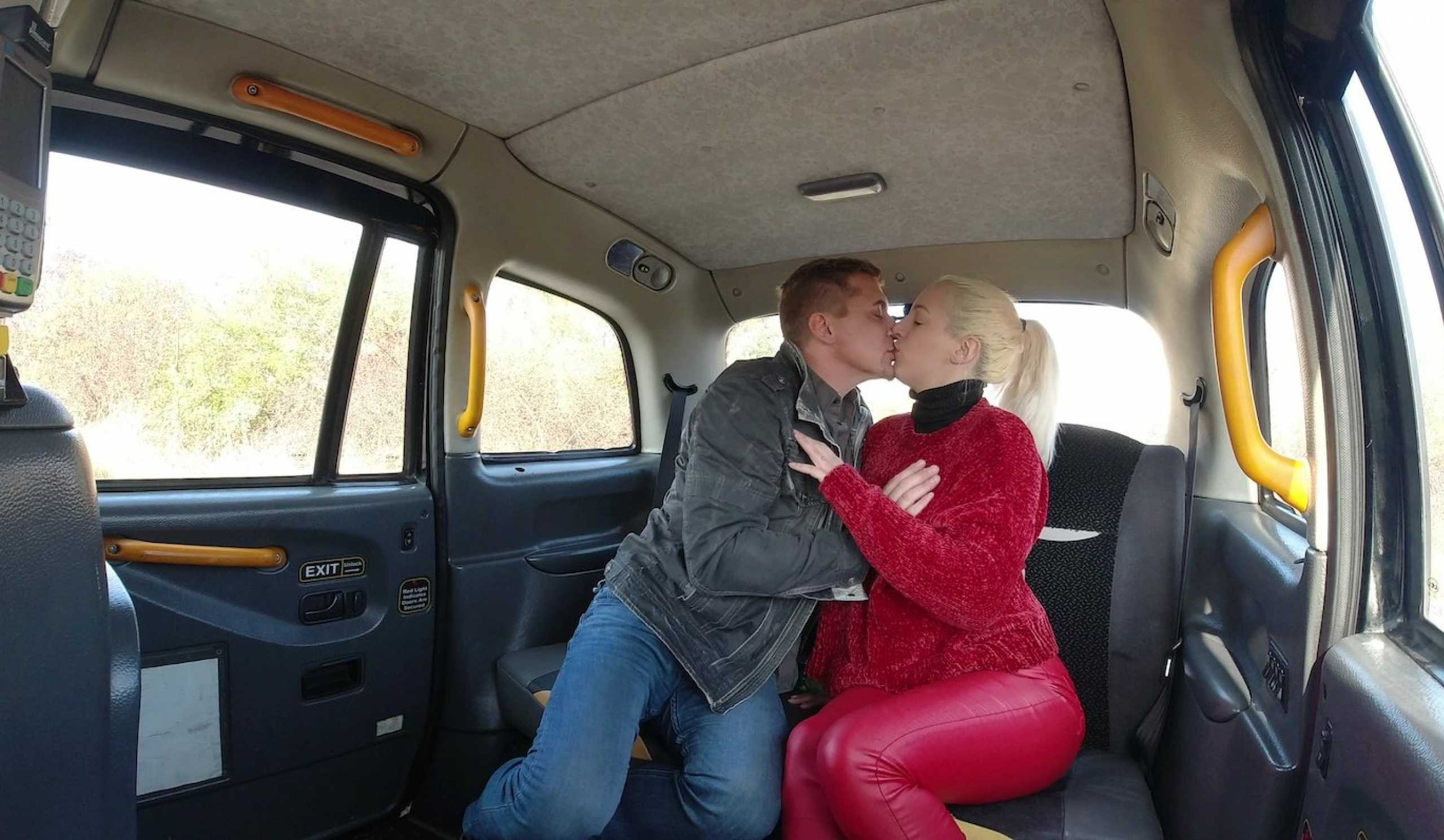 Liz Rainbow & Steve Q in A Robbed Blonde Needs A Hug And Something More - Porncz