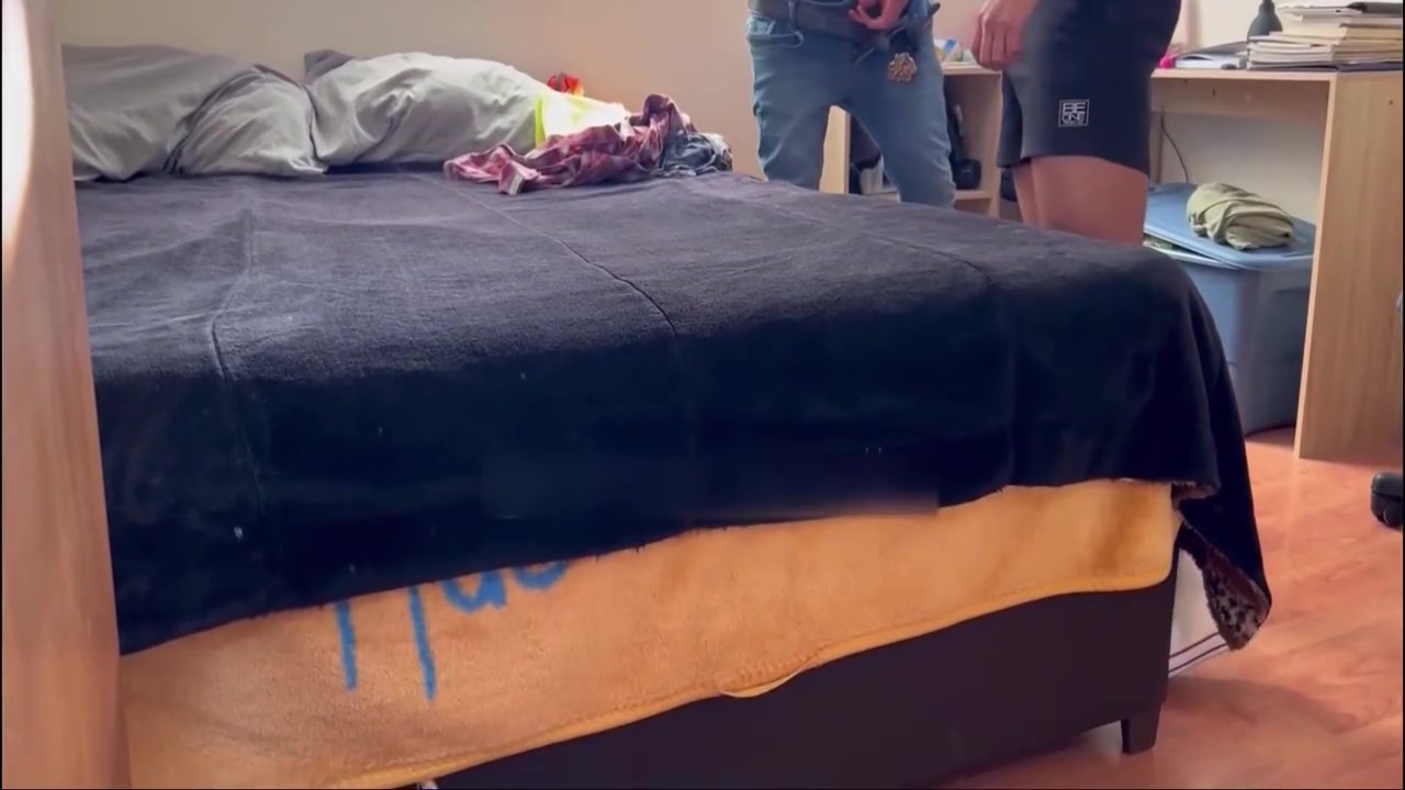 Gay Porn - Plomero Caliente Nos Arreg La Tuberia Y Despues Nos Folla Hasta Venirse Adentro De Mi Culo 8 Min