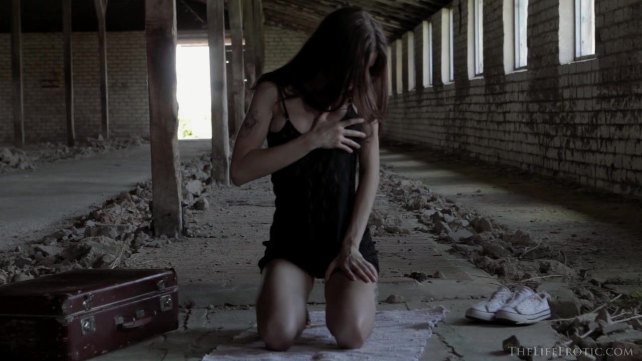 The Traveller - Shelter 2 - Bonny O - TheLifeErotic