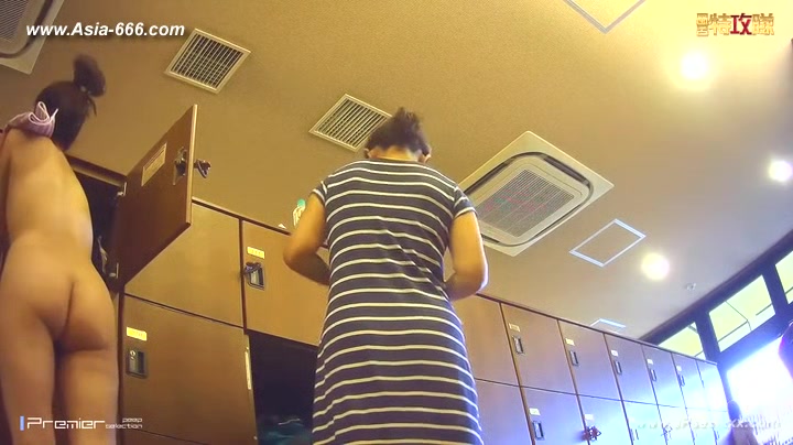 japanese public bathroom changeroom.9
