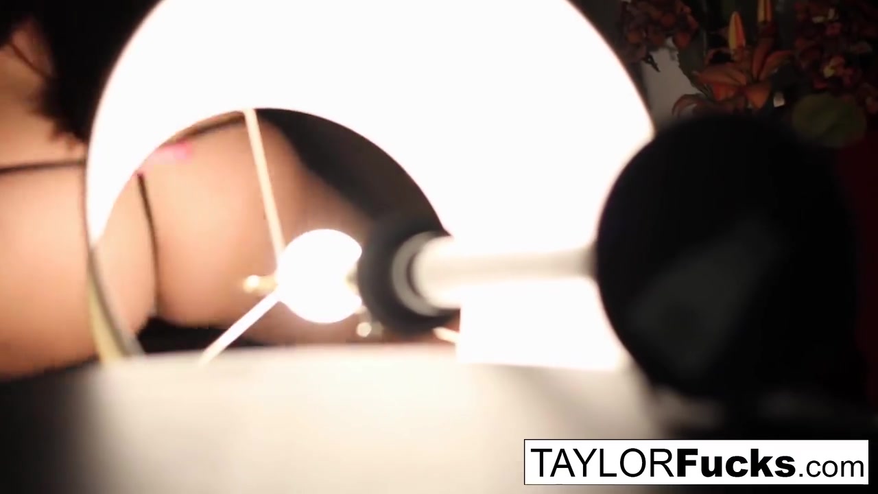 Taylor Vixens Hotel Room Masturbation!