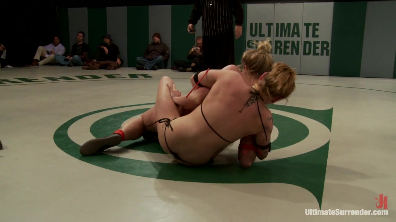 4 Girl Un-Scripted Tag Team Wrestling Shot Live, In Front Of A Public Audience Sexual Action - Publicdisgrace