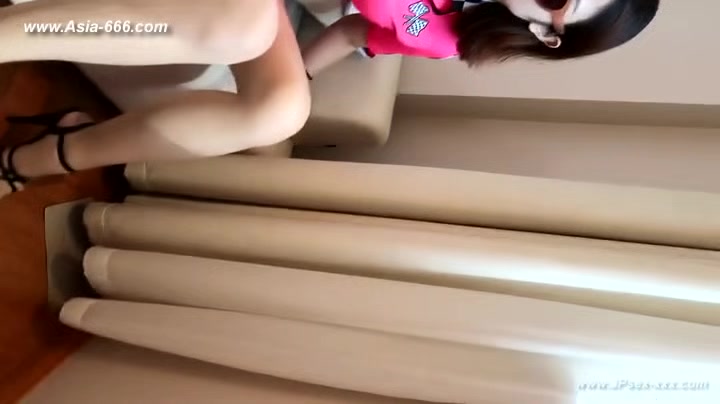 chinese model posing nude.44