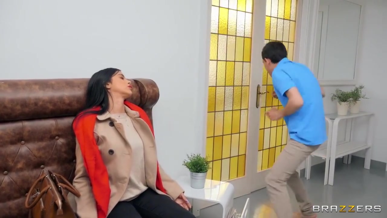 Sexy Uncages Jordis Chastity Cock With Sofia Rae