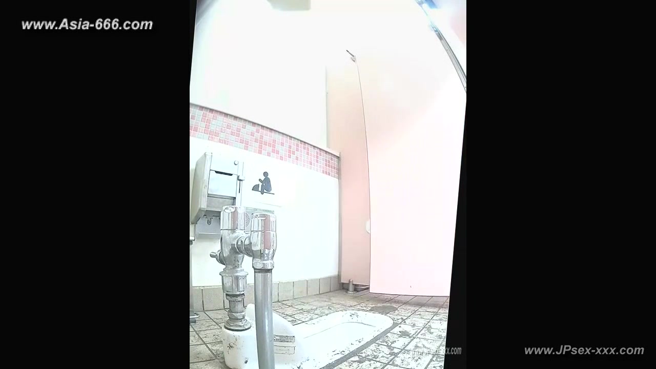 peeping beach changing room.2