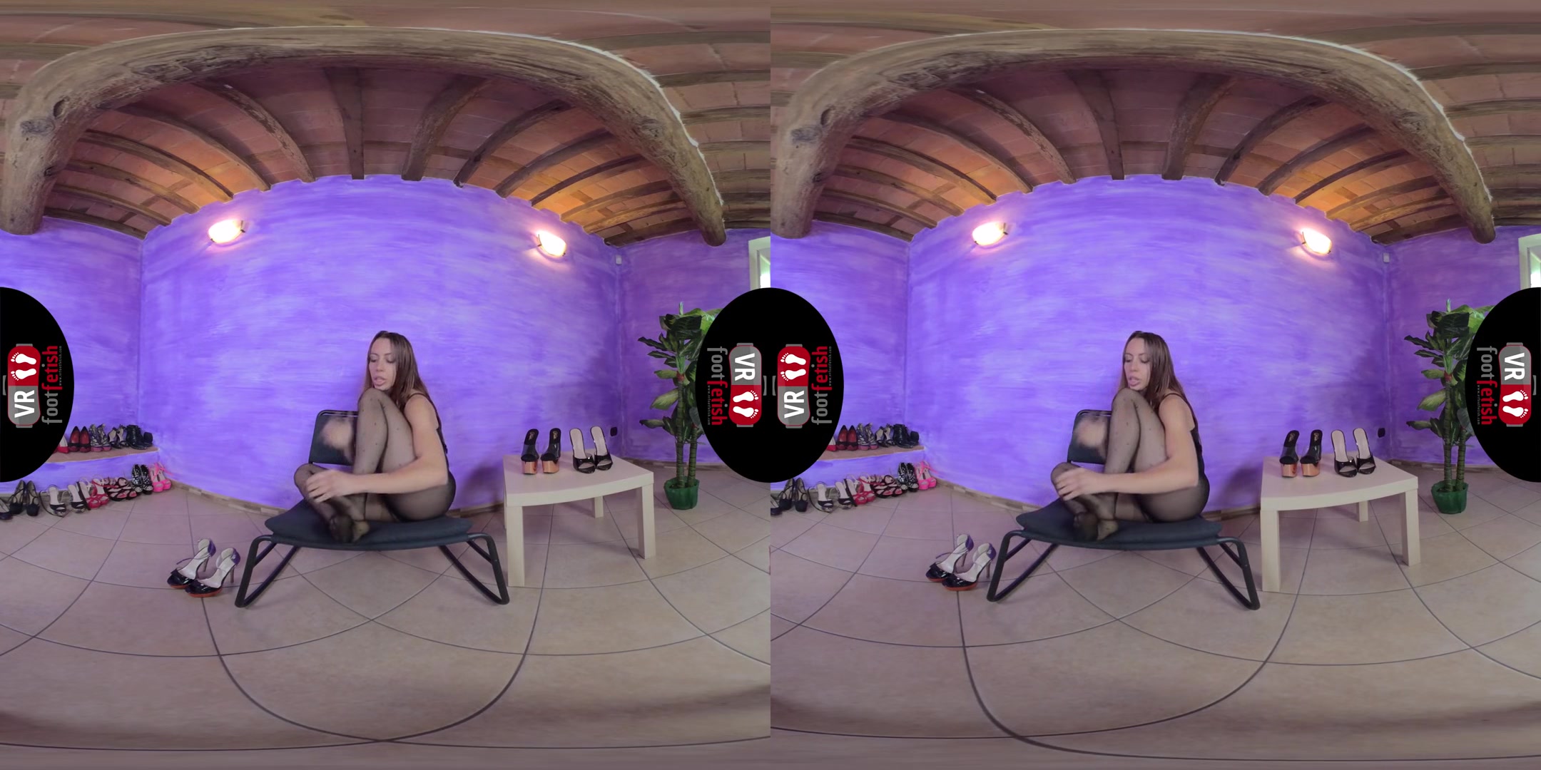 Gorgeous Elettra Takes Off Her Black Pantyhose And Flaunts Her Sexy Feet - Dancer with Incredible Legs Foot Fetish VR