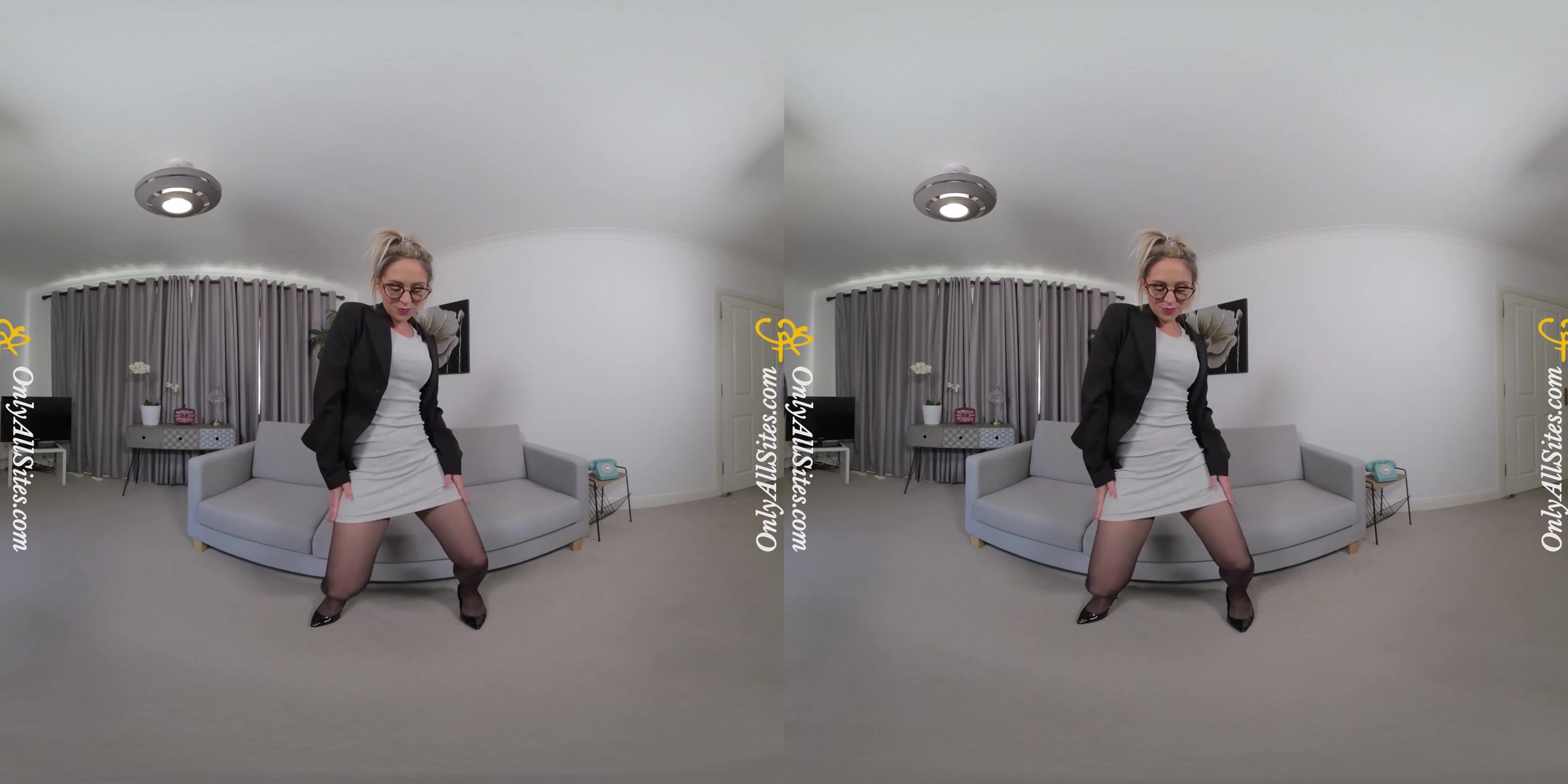 Samantha - Sexy Secretary - OnlyTease