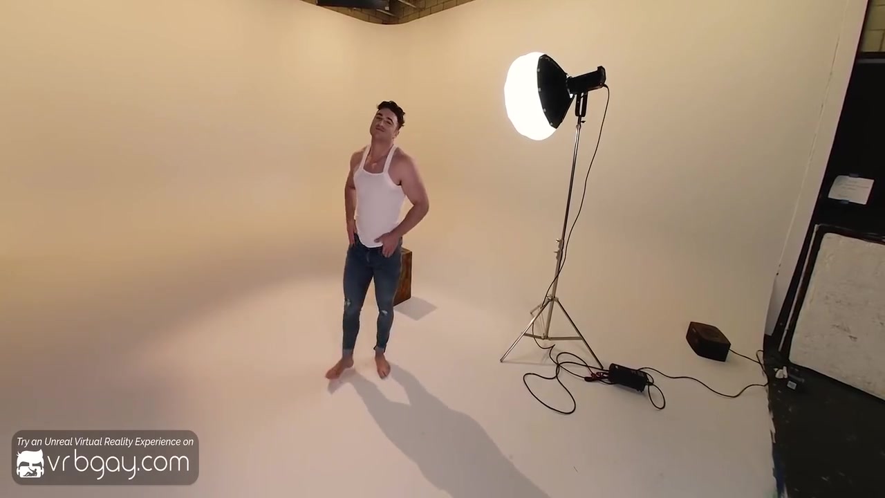 Michael Boston In Muscle Model Wants To Fuck New Photographer Vr Porn 6 Min
