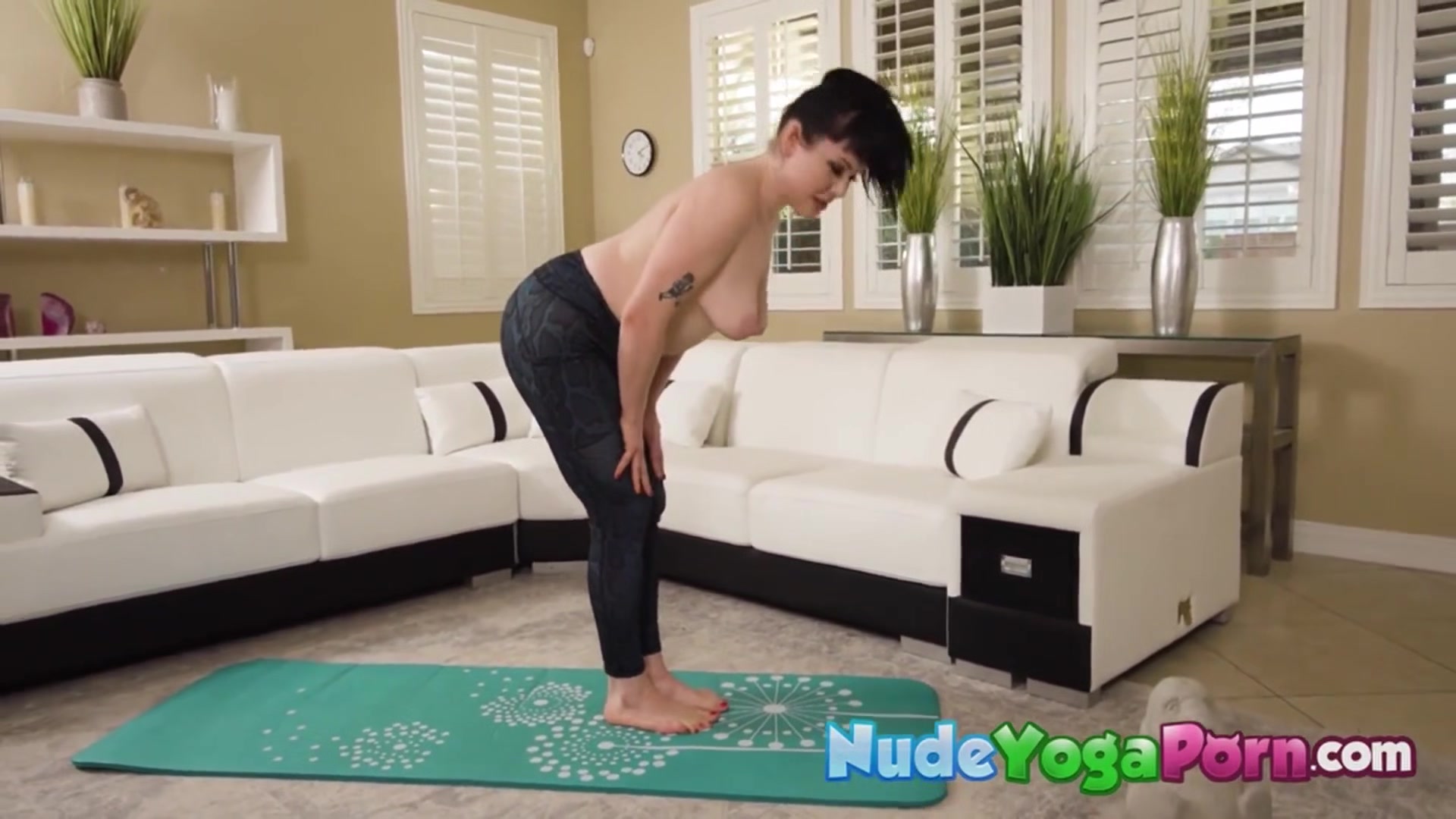 Curvy Alt Beauty Lita Lecherous Strips For Nude Yoga