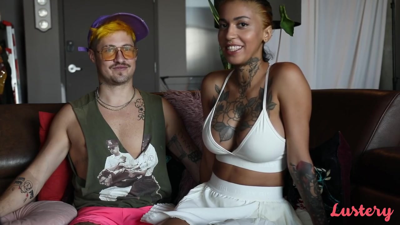 Tattooed Indie Chick Sucks & Rides Hard