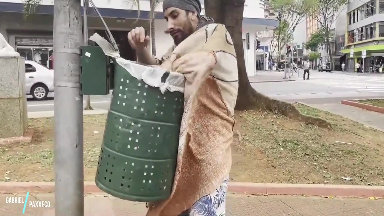 O Morador De Rua Dotado completo No Red 6 Min - Gay Porn