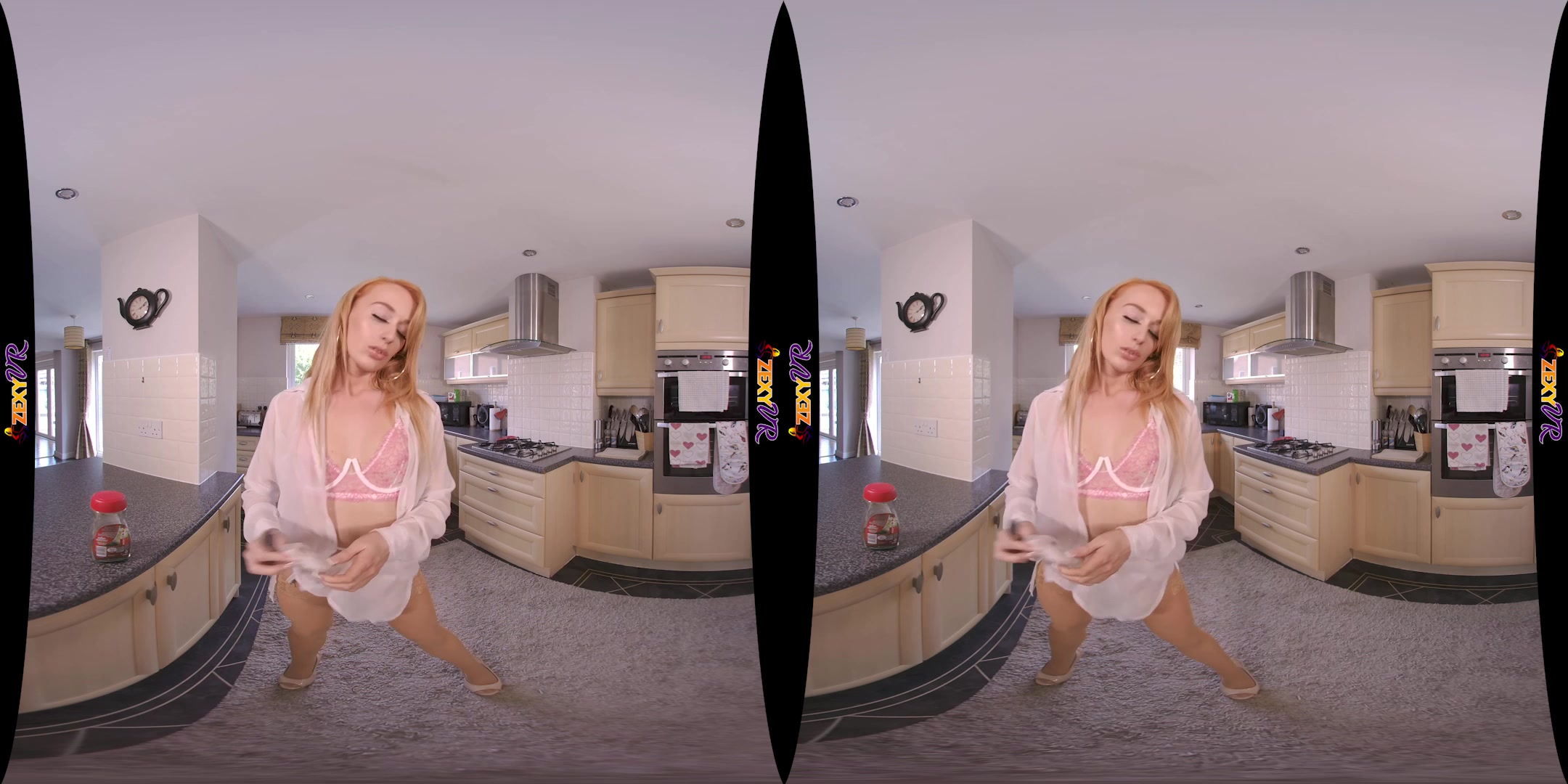 Naughty Housewife featuring Lizzie - ZexyVR