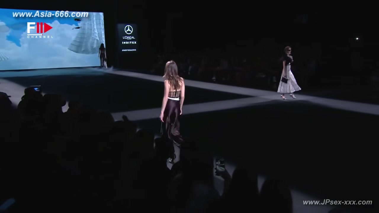 Braless Trends in Women's Fashion Style Compilation for Adventurous Dressers.5