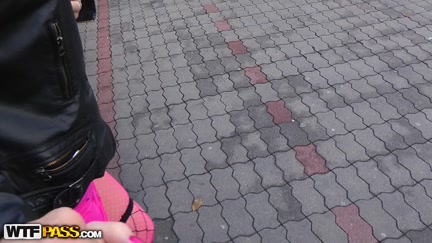 Angel with no panties sucks 10-Pounder nastily