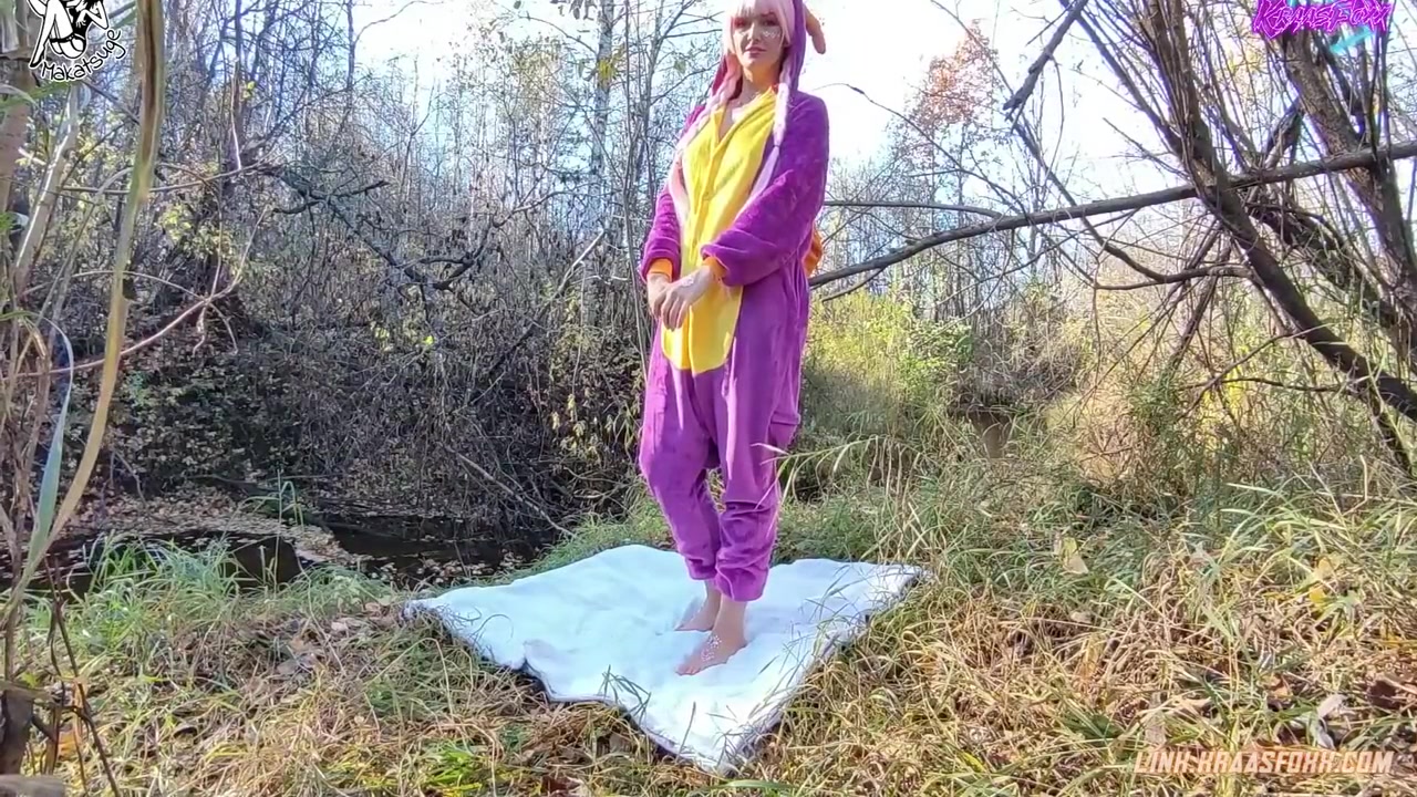 Backstage Video Cosplay Photoset - Vulgar Draconess With A Strapon