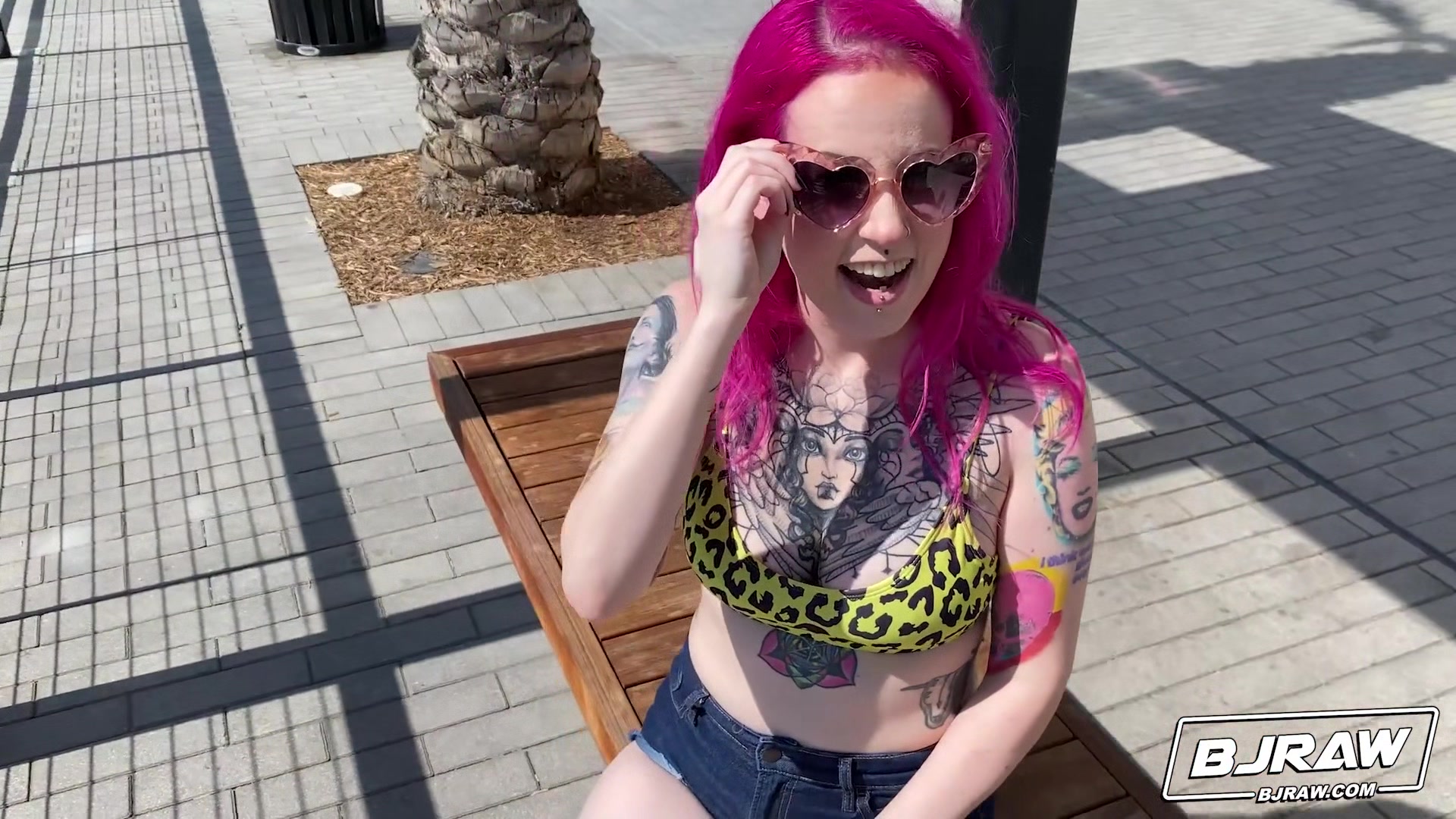 Lady Loves To Lick - BJRaw