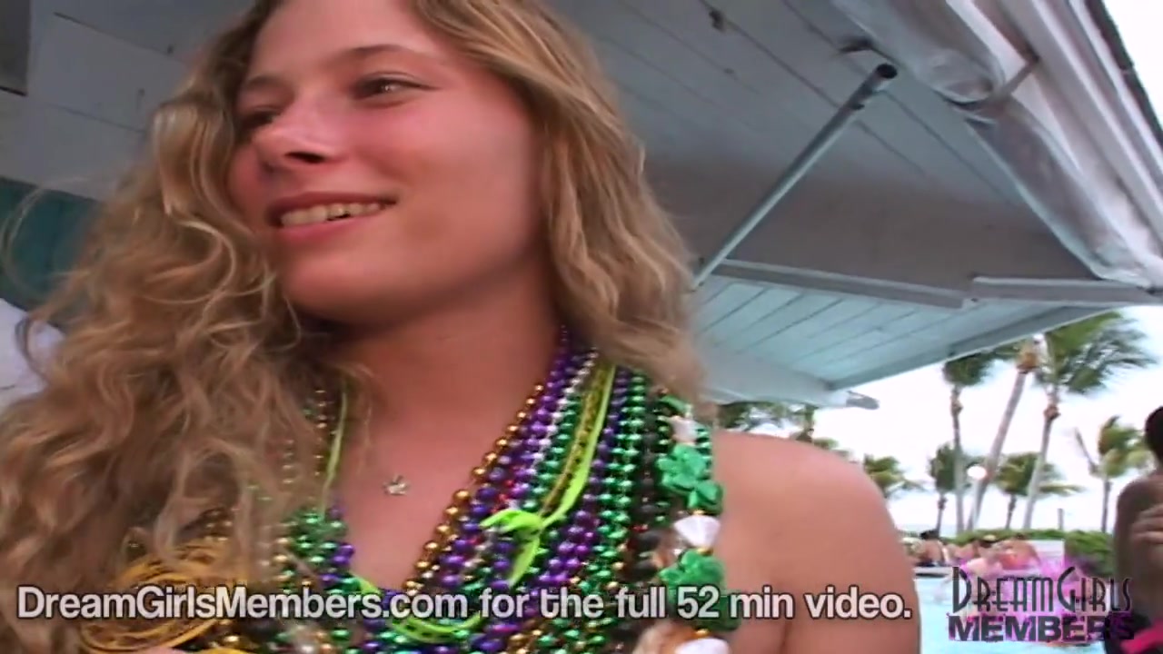 Home Video Of Exclusive Bartender Party With Lots Of Pussy - DreamGirlsMembers