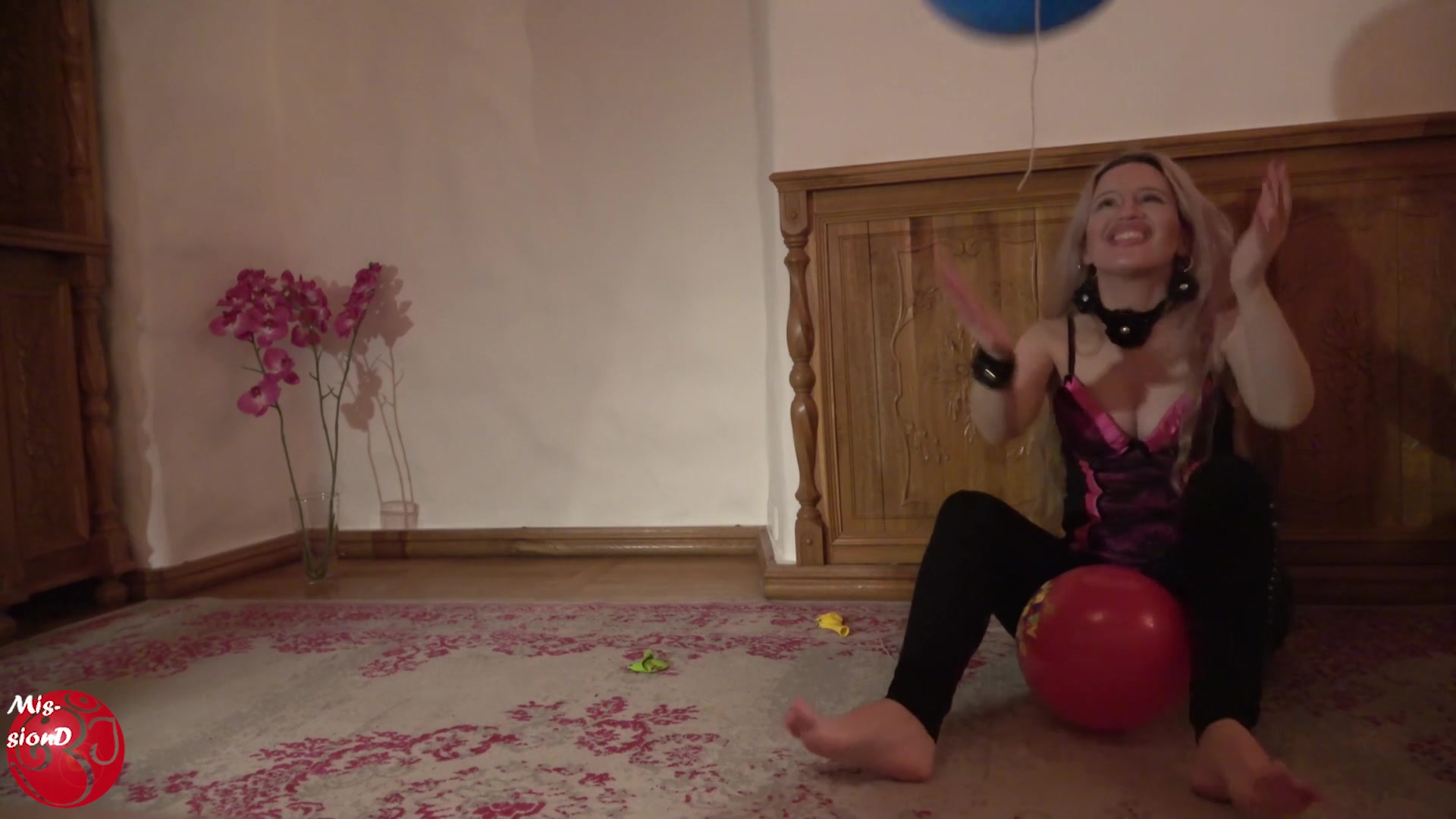 Blonde Plays With Balloons - Sex Movies Featuring Findom Goaldigger