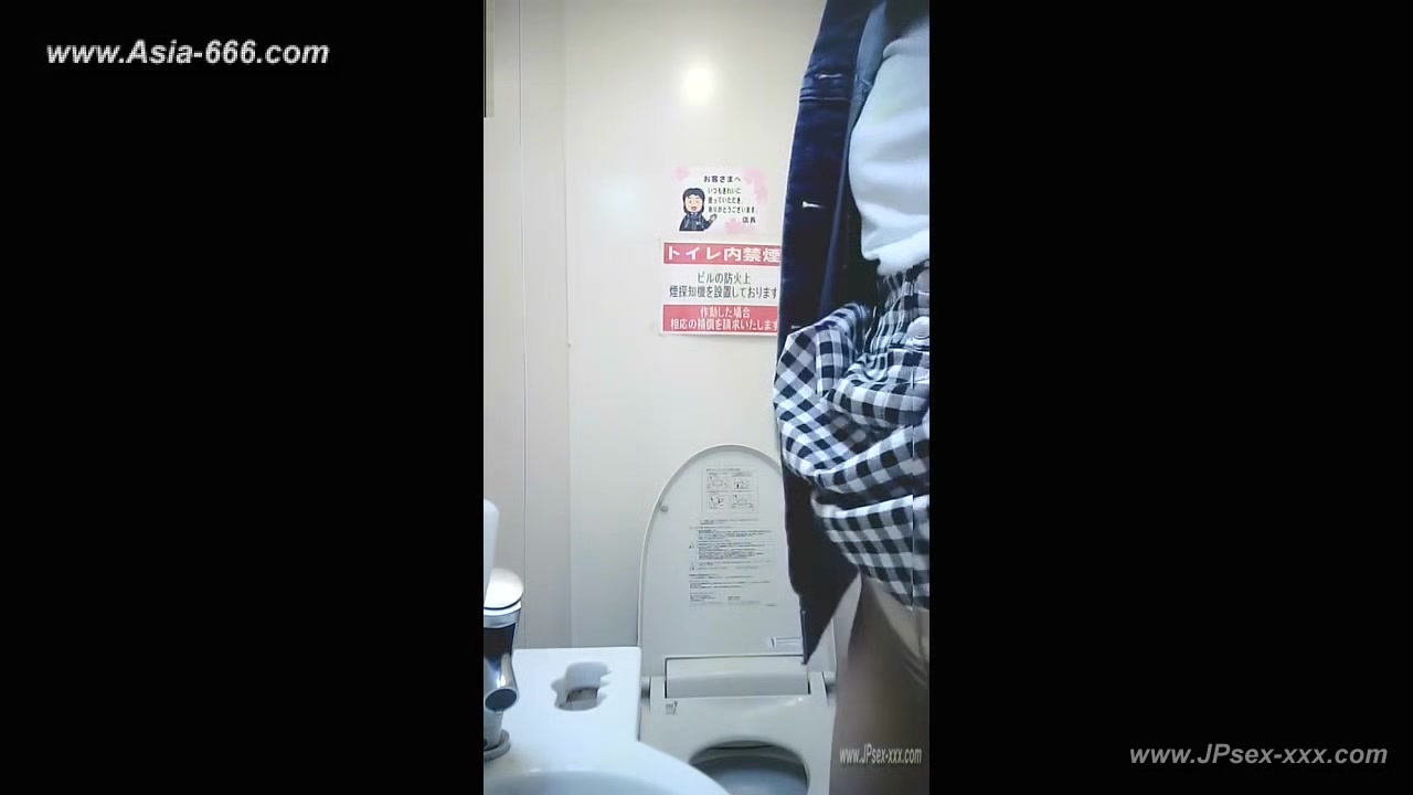 peeping asian office lady go to toilet.6
