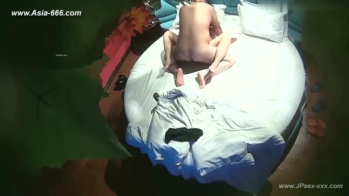 Hackers use the camera to remote monitoring of a lover's home life.***