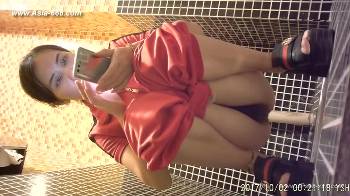 chinese girls go to toilet.118