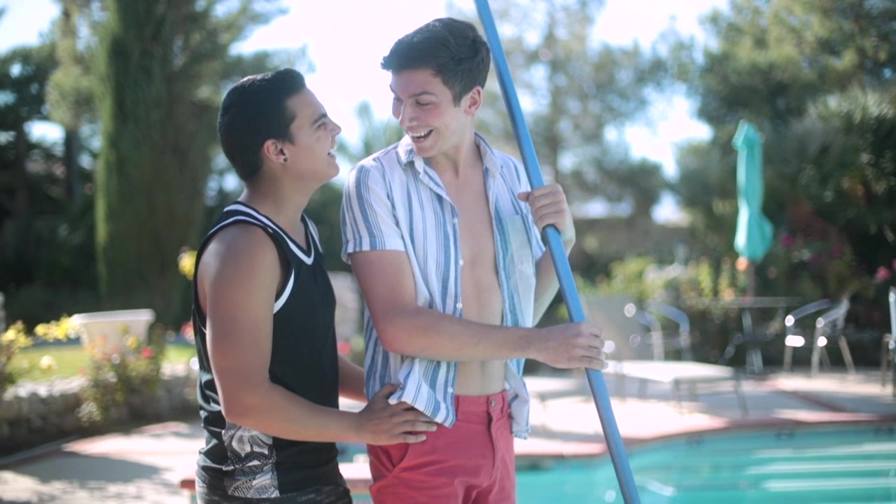 Helix twink Jared Scott tops Gabriel Martin RAW by the pool