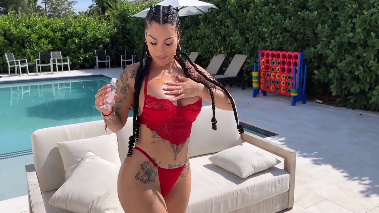 Busty New Yorker Gets Fucked By Big Dick Neighbor