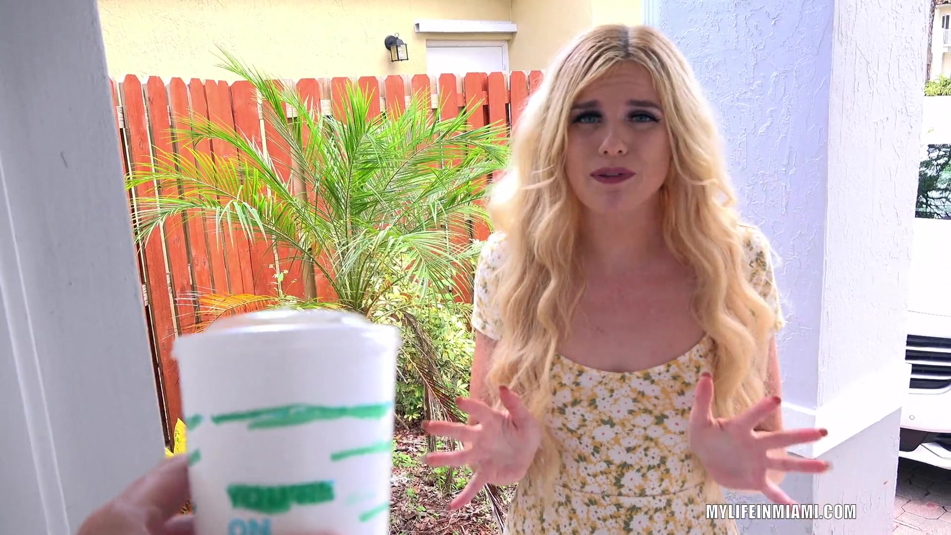 Hot Delivery Girl Gets The D - Sex Movies Featuring Mylifeinmiami